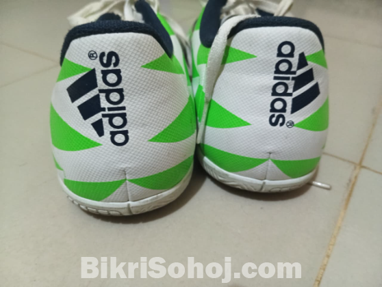 Adidas F10 in Indoor Soccer Shoes A White, Blue